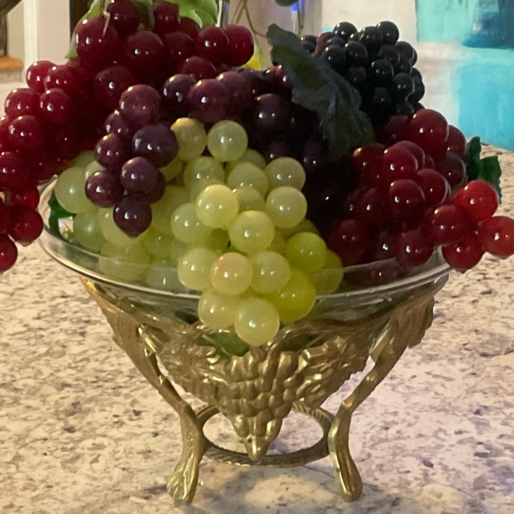 Luxurious Gold and Clear Glass Serving Bowl featuring grape vines - Picture 5 of 11